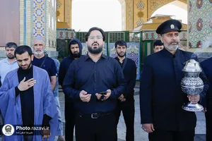 تشرف زائران قزاقستانی به حرم مطهر رضوی