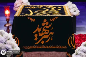 حضور مردم عزادار بر مزار مطهر رهبر شهید انقلاب اسلامی-2