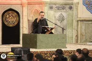 مناجات خوانی سحر&zwnj;گاهی حاج محمود کریمی در حرم مطهر رضوی