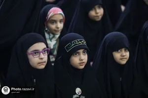 تجمع دانش آموزان دختر حافظ در حمایت از قرآن در حرم مطهر رضوی