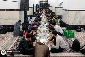 وداع پسران نوجوان معتکف رمضانیه در حرم مطهر رضوی