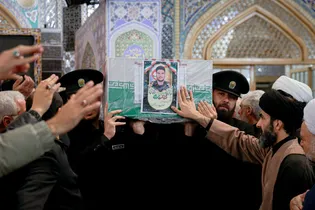 اجتماع عزاداران رهبر شهید در حرم مطهر رضوی-٢