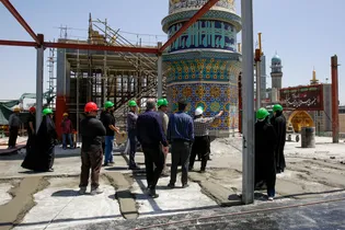 بازدید کارکنان صدا و سیما از فعالیت‌های عمرانی حرم مطهر رضوی