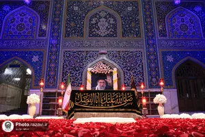  حضور مردم عزادار بر مزار مطهر رهبر شهید انقلاب اسلامی-3 