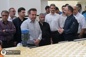 بازدید کارکنان آستان قدس رضوی از شرکت صنایع غذایی رضوی