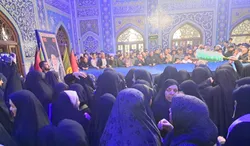 تجدید بیعت فرماندهان بسیج دانش‌آموزی مشهد با آرمان‌های رهبر شهید در حریم رضوی
