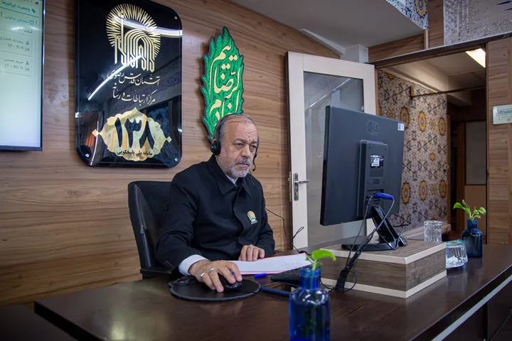 پاسخگویی تلفنی مدیر خدمه حرم مطهر رضوی به مخاطبان سامانه ۱۳۸