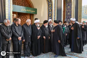 آیین خطبه&zwnj;خوانی خدام بارگاه منور رضوی در نخستین روز خاکسپاری شهید آیت&zwnj;الله رئیسی
