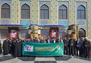 زیارت جمعی کارکنان زائرسرا و زائرشهر رضوی در روز زیارتی امام رضا(ع)