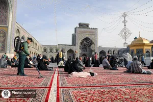خادمان فرش حرم مطهر رضوی