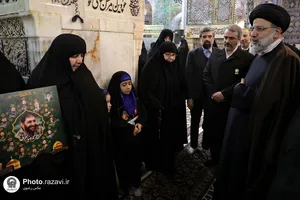 تصاویری از آیت الله شهید سید ابراهیم رئیسی در مراسم غبارروبی حرم مطهر رضوی