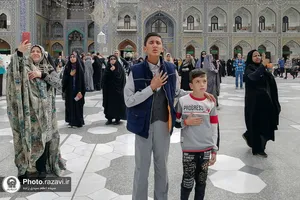 حرم امام هشتم؛ ساعت هشت