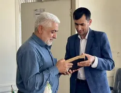 قرآن ناصری با قدمت ۱۵۰ سال به حرم حضرت سیدالشهدا (ع) اهدا شد