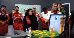 اشک امدادگران در دیدار با خدام و پرچم متبرک رضوی؛ تجلی آرامش در دل بحران