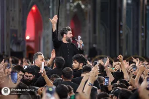 مراسم چهارپایه خوانی در حرم مطهر رضوی شب شهادت امام رضا علیه&zwnj;السلام 
