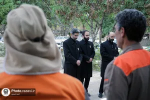 توزیع افطاری بین کارکنان قطار شهری و بهشت رضا علیه السلام