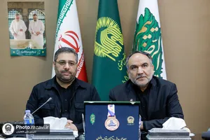 اهدای مدال قهرمانی کارینا کرمی به موزه آستان قدس رضوی