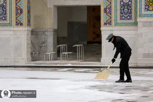 آماده&zwnj;باش خادمان حرم مطهر رضوی همزمان با برودت هوا در مشهد