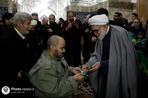 غبارروبی ضریح مطهر امام رضا علیه&zwnj;السلام