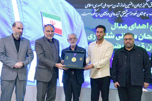 اهدای مدال طلای قهرمان آسیایی دوومیدانی ناشنوایان به حرم مطهر رضوی