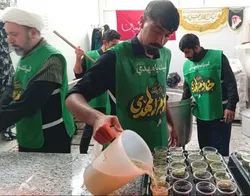 خادم‌یاران نرماشیر پذیرای ۱۰۰ هزار زائر امام شهید در قم بودند