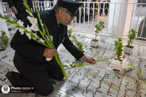 غباروبی مزار شهدای حرم مطهر رضوی