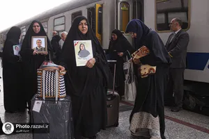استقبال از خانواده شهدا و مجروحان لامرد در ایستگاه راه آهن مشهد