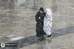 بارش اولین برف پاییزی 1401 در حرم مطهر رضوی