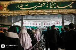 تشرف بانوان مهمان جشنواره &laquo;رسانه خورشید&raquo; به حرم مطهر رضوی