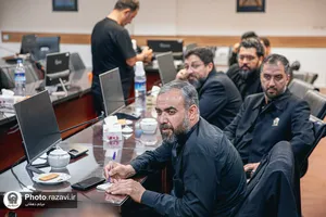 نشست صمیمی ادعیه&zwnj;خوانان و مداحان جوان حرم مطهر رضوی