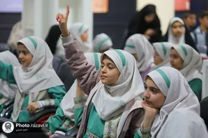 نشست نقد و بررسی کتاب &laquo;رهایم نکن&raquo;