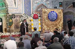 طنین دعای استقامت و استغاثه در شب عید غدیر در حرم رضوی
