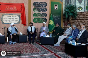 دیدار جمعی از شعرا و نویسندگان دفاع مقدس با تولیت آستان قدس رضوی