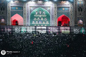 اقامه نماز بر پیکر مطهر رهبر شهید انقلاب در حرم مطهر رضوی