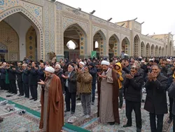 اقامه نماز جماعت صبح در سه نوبت در حرم مطهر رضوی