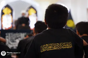 عزاداری نوجوانان اردو زبان در حرم مطهر رضوی