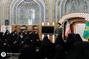 جلسه پرسش و پاسخ نوجوانان دختر در حرم مطهر رضوی