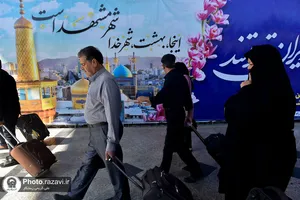 استقبال از زائرین دهه آخر صفر در ایستگاه راه آهن شهید رئیسی مشهد
