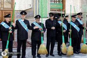 آیین تعویض شیفت دربانان بارگاه منور رضوی