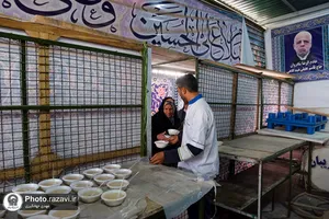 توزیع نذری به مناسبت وفات حضرت معصومه(س)