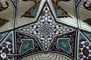 کاشی های مزین به نام محمد (صلی الله علیه وآله وسلم) در حرم مطهر رضوی
