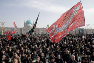برگزاری مراسم سوگواری و عزای شهادت علمدار جهان اسلام، آیت‌الله العظمی امام خامنه‌ای(ره) در محضر امام رضا(ع)