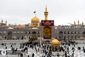 نصب کتیبه&zwnj;های نیمه شعبان در حرم مطهر رضوی