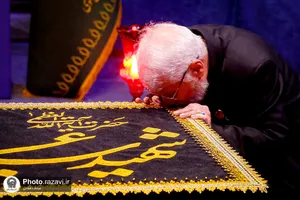 غبارروبی مزار شهدای مدفون در حرم مطهر رضوی