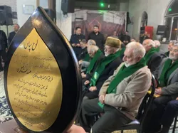 تجلیل از ۱۴ ذاکر اهل بیت در اولین همایش پیرغلامان رضوی در اردبیل