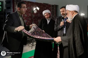 بازدید تولیت آستان قدس رضوی از روند بافت فرش&zwnj;های رواق امیرالمؤمنین علیه&zwnj;السلام
