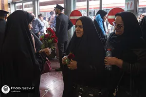 استقبال از خانواده شهدا و مجروحان لامرد در ایستگاه راه آهن مشهد