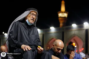 عزاداری زائرین غیر ایرانی در حرم مطهر رضوی