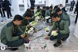 آیین غبارروبی مزار شهدای مدفون در حرم مطهر رضوی-2
