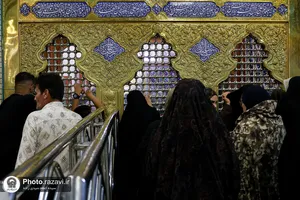 حال و هوای حرم مطهر رضوی در روز ولادت پیامبر اکرم (ص) و امام جعفر صادق علیه&zwnj;السلام